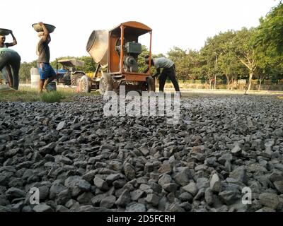 Utter pardesh , indien - Bauarbeiter arbeiten , EIN Bild von Bauarbeitern tun Arbeit in noida 11 september 2020 Stockfoto