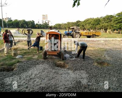 Utter pardesh , indien - Bauarbeiter arbeiten , EIN Bild von Bauarbeitern tun Arbeit in noida 11 september 2020 Stockfoto