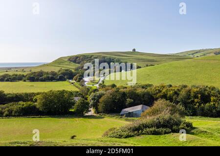 St. Catherine's Chapel, der Heiligen Katharina von Alexandria gewidmet, auf einem Hügel über Abbotsbury Dorf in Dorset, vom South West Coast Path aus gesehen Stockfoto