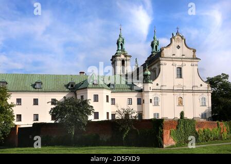 Krakau. Krakau. Polen. Kirche des Heiligen Erzengels Michael und des hl. Stanislaus, Bischof und Märtyrer und Pauliner Kloster namens 'Na Skalce' Stockfoto