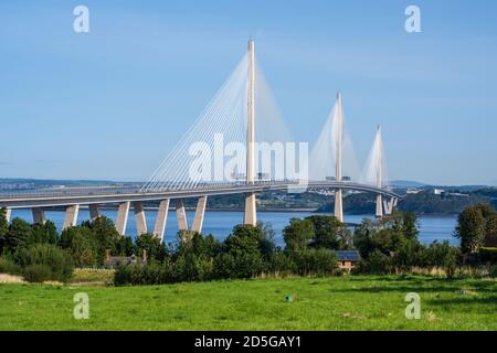 Queensferry Crossing Road Bridge von der Südseite des River Forth in der Nähe von South Queensferry in Schottland, Großbritannien Stockfoto