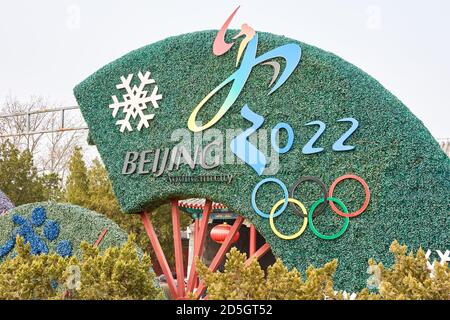 Peking / China - 19. März 2016: Dekorativer Stand für die Olympischen Winterspiele 2022 in Peking, China Stockfoto