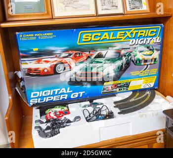 Digital Scalextric Super GT Autorennen Spiel auf dem Display im Haus Clearance Auktion Raum, Großbritannien Stockfoto