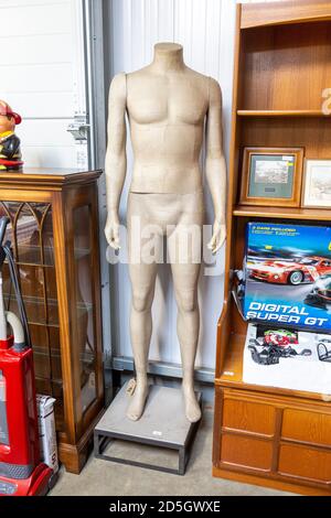Schaufensterpuppe Modell auf dem Display im Haus Clearance Auktion Sale Zimmer, UK Stockfoto