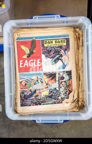 Vintage Eagle Comics mit Dan Dare Cartoon-Geschichte auf dem Display in Haus Clearance Auktion Raum, Großbritannien Stockfoto