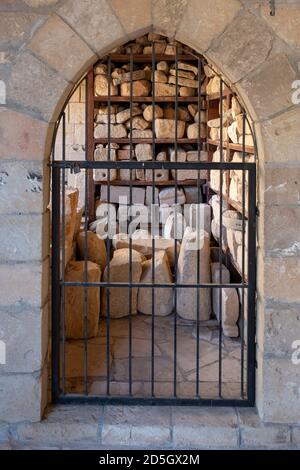 Das Museum von Palaipafos. Das Museum befindet sich im Ostflügel des Lusigner mittelalterlichen Herrenhauses in der archäologischen Stätte von Kouklia villag Stockfoto