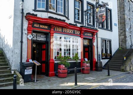 Das öffentliche Haus Ferry Tap an der High Street in South Queensferry, Schottland, Großbritannien Stockfoto