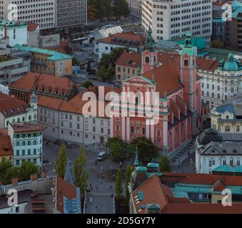 Ein Bild der Franziskanerkirche der Verkündigung von oben. Stockfoto