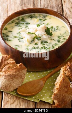 Cullen Skink, eines der berühmtesten Gerichte Schottlands, ist eine herzhafte Suppe, die traditionell mit geräuchertem Schellfisch zubereitet wird Stockfoto