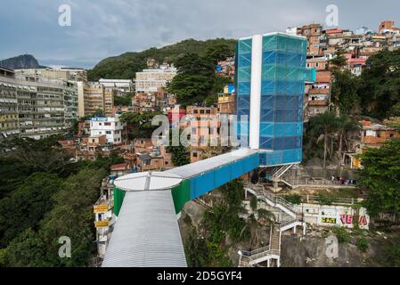 Aufzug zum Cantagalo Slum in Rio de Janeiro, Brasilien Stockfoto