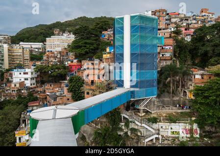 Aufzug zum Cantagalo Slum in Rio de Janeiro, Brasilien Stockfoto