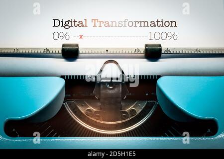 Bild einer altmodischen Schreibmaschine mit dem Text Digitale Transformation Stockfoto