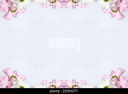 Blumen, visuelle Wirkung eines Spiegels, Raum für Texteingabe, abstrakte Tapete, voller Farben, seltsame Ornamente und Formen, Hintergrund mit schönen Geo Stockfoto