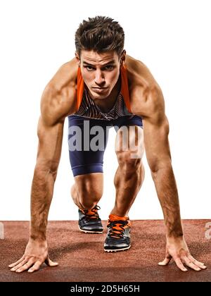 Ein junger kaukasischer Mann, der im Studio sprintete, als Leichtathletikläufer, der Sprinter betreibt, isoliert auf weißem Hintergrund Stockfoto