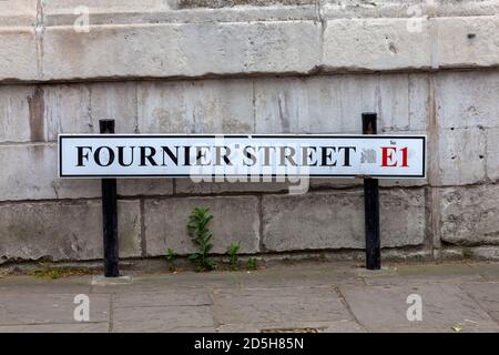 Fournier Street Straßenschild in Whitechapel Tower Hamlets London England Großbritannien bekannt als Banglatown im Herzen der Stadt Bangladeschische Gemeinschaft und Wher Stockfoto