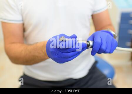 Zahnmedizin Arzt und Bohrer in der Hand Stockfoto