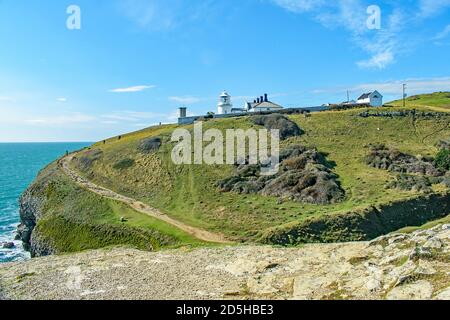 Ein Blick auf den kurvigen Küstenweg hinauf nach Anvil Punkt in der Nähe von Swanage Dorset Stockfoto