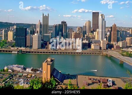 Skyline von Pittsburgh, Pennsylvania, Monongahela River Stockfoto