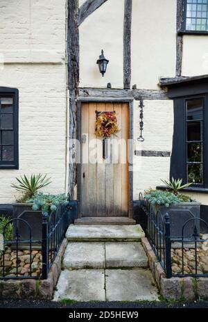 WINSLOW, Großbritannien - 29. Dezember 2019. UK Heritage House oder Cottage zu Weihnachten im Winter Stockfoto