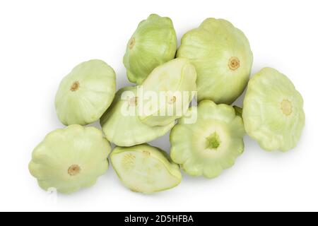 Grün Pattypan Squash isoliert auf weißem Hintergrund. Draufsicht mit Beschneidungspfad Stockfoto