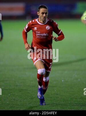 Sam Ashford von Crawley Town während des Spiels der EFL Trophy Southern Group B im People's Pension Stadium in Crawley. Stockfoto