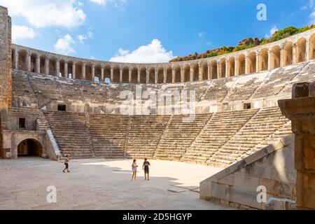 Luftaufnahme des antiken Amphitheaters Aspendos in der Nähe der Stadt Antalya Stockfoto