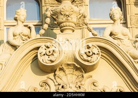 Praha: Detail auf der Straße Masarykovo nabrezi (Masaryk Uferstraße), Jugendstilhaus in Nove Mesto, Neustadt, Praha, Prag, Prag, Prag, Tschechien Stockfoto