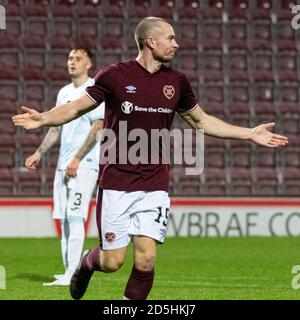 Betfred Cup - Herz von Midlothian / Raith Rovers. Tynecastle Park, Edinburgh, Midlothian, Großbritannien. Oktober 2020. Hearts ist Gastgeber von Raith Rovers im Betfred Cup im Tynecastle Park, Edinburgh. Bild zeigt: Hearts' Stürmer Craig Wighton feiert, nachdem er einen Hattrick erzielt hat, um seine Seite um 3-1 vor sich zu bringen. Kredit: Ian Jacobs/Alamy Live Nachrichten Stockfoto