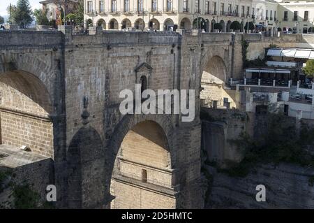 Ronda, España Hiszpania Spanien, Spanien; Neue Brücke über die Tajo-Schlucht. Nuevo puente sobre el desfiladero del Tajo. Neue Brücke über die Tajo-Schlucht Stockfoto