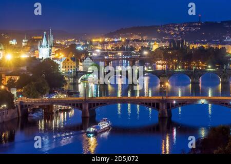 Praha: Blick vom Letna Park auf die Moldau und das Stadtzentrum in Holesovice, Praha, Prag, Prag, Tschechien Stockfoto