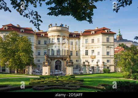 Praha: Palais Lobkowicz Palace, heute Botschaft von Deutschland, Garten, in dem die DDR-Flüchtlinge waren Camping in Mala Strana, Kleinseite, Praha, PR Stockfoto