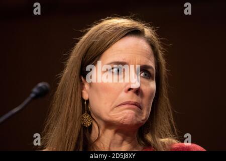Washington, Vereinigte Staaten Von Amerika. Oktober 2020. Amy Coney Barrett, Richterkandidatin des Obersten Gerichtshofs der Vereinigten Staaten, bezeugt während ihrer Bestätigungsverhandlung des Justizausschusses des Senats in Washington am Dienstag, den 13. Oktober 2020.Quelle: Caroline Brehman/Pool via CNP.Nutzung weltweit.Quelle: dpa/Alamy Live News Stockfoto