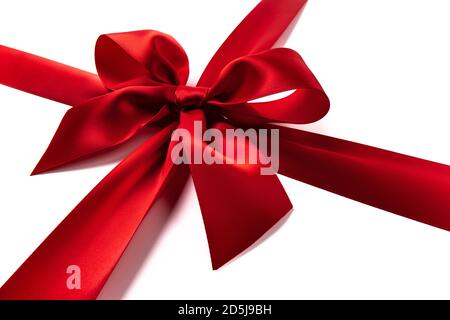 Rote Geschenkschleife auf weißem Hintergrund Stockfoto