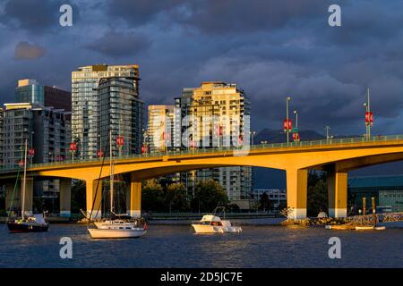 Cambie Street Bridge, False Creek, Vancouver, Britisch-Kolumbien, Kanada Stockfoto