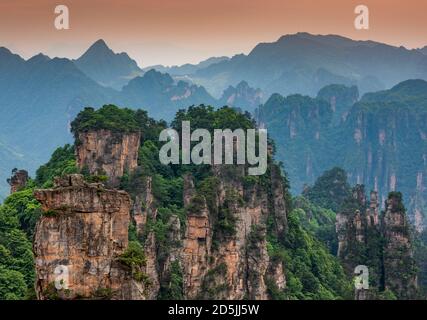 Zhangjiajie National Forest Park bei Sonnenuntergang, Wulingyuan, Hunan, China Stockfoto