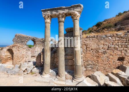 Schöne Säulen in den Ruinen von Ephesus, Selcuk, Izmir, Türkei Stockfoto