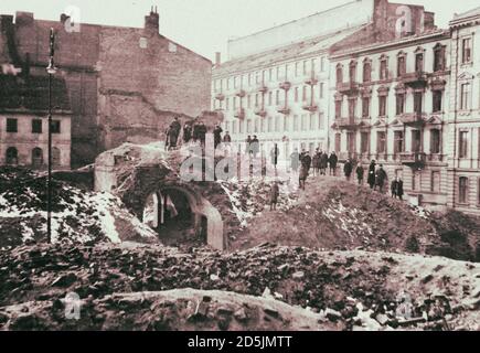 Foto des zerstörten Warschauer Ghettos. Warschau, Polen. 1945 nach dem Warschauer Ghettoaufstand wurde das Ghetto vollständig zerstört. Von den mehr als 56,000 Stockfoto