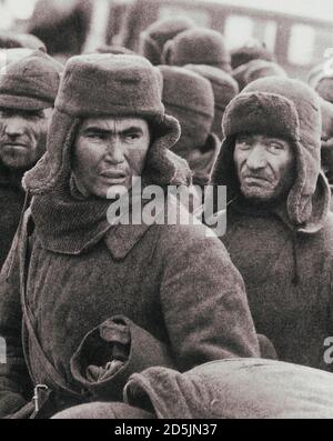Soldaten der Roten Armee, die von den Nazis im Oktober 1941 in Wjasma gefangen genommen wurden. UDSSR Stockfoto