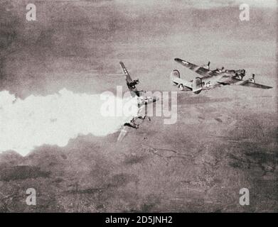 Der Bomber Consolidated B-24 Liberator (Blue I) wurde bei einem Überfall auf einen Chemiekomplex in der Stadt Blechhammer abgeschossen. Das Werk in Blechhammer Stockfoto