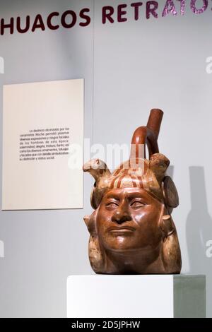 Portrait Head Bottle, die Moche-Sammlungsgalerie, 'Nationales Museum für Archäologie, Anthropologie und Geschichte Perus', Lima, Peru, Südamerika Stockfoto