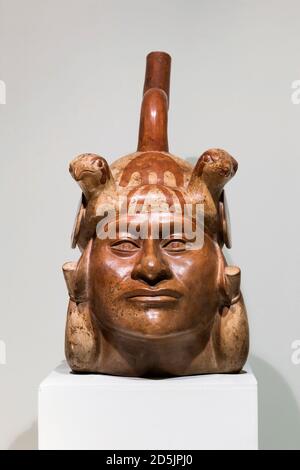 Portrait Head Bottle, die Moche-Sammlungsgalerie, 'Nationales Museum für Archäologie, Anthropologie und Geschichte Perus', Lima, Peru, Südamerika Stockfoto