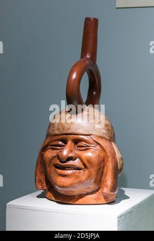 Portrait Head Bottle, die Moche-Sammlungsgalerie, 'Nationales Museum für Archäologie, Anthropologie und Geschichte Perus', Lima, Peru, Südamerika Stockfoto