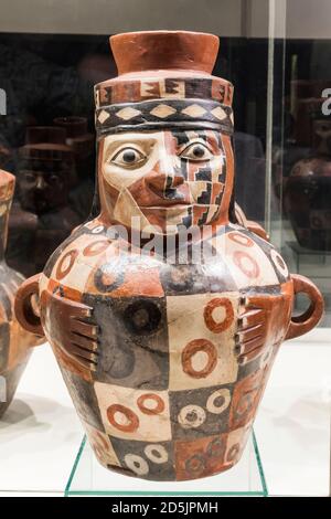 Große Flasche, die Huari-Sammlungsgalerie, 'Nationalmuseum für Archäologie, Anthropologie und Geschichte Perus', Lima, Peru, Südamerika Stockfoto