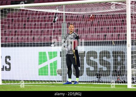Köln, Deutschland. 13. Okt, 2020. firo: 13.10.2020 Fußball, Fußball: UEFA NATIONS LEAGUE, Landerspiel Nationalmannschaft Deutschland, GER - Schweiz, SUI 3: 3 Torwart Manuel NEUER, GER, Aufwärmen im Tor Quelle: dpa/Alamy Live News Stockfoto