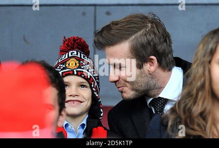 David Beckham mit seinem Sohn Romeo, in den Tribünen vor dem Anpfiff Stockfoto