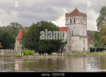 Bisham Kirche am Ufer der Themse in England Stockfoto