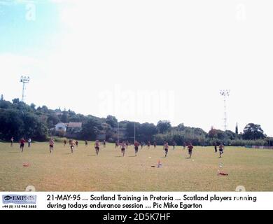 21-MAI-95 ... Schottland Ausbildung in Pretoria ... Schottland Spieler laufen während der heutigen Ausdauer-Session Stockfoto