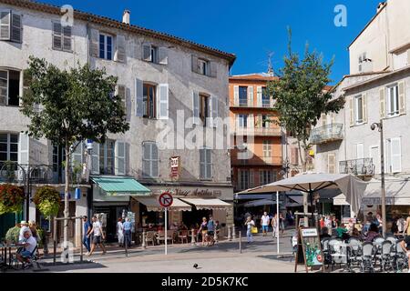 Antibes (Südostfrankreich): Place Nationale in der Altstadt Stockfoto