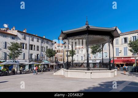 Antibes (Südostfrankreich): Place Nationale in der Altstadt Stockfoto