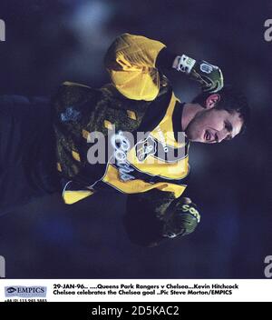 29-JAN-96. ... Queens Park Rangers gegen Chelsea. Chelsea-Torwart Kevin Hitchcock feiert das zweite Chelsea-Tor Stockfoto